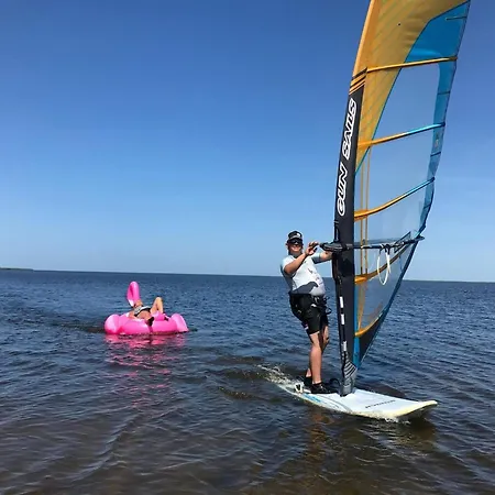 6 Person In Hemmet-by Traum *