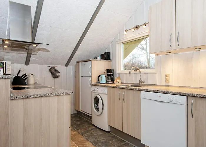 6 Person In Hemmet-by Traum Falen