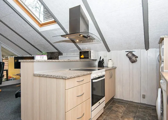 6 Person In Hemmet-by Traum